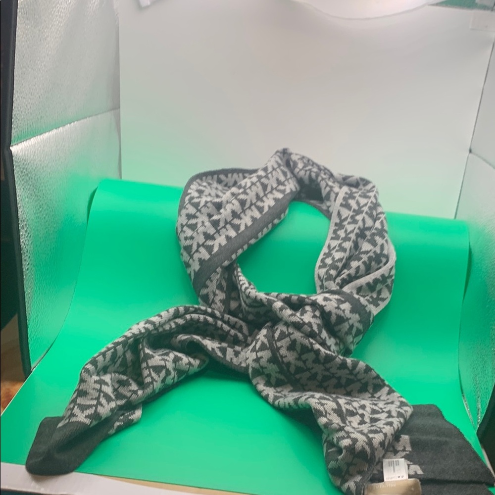 Gray Patterned Scarf - Picture 5 of 5